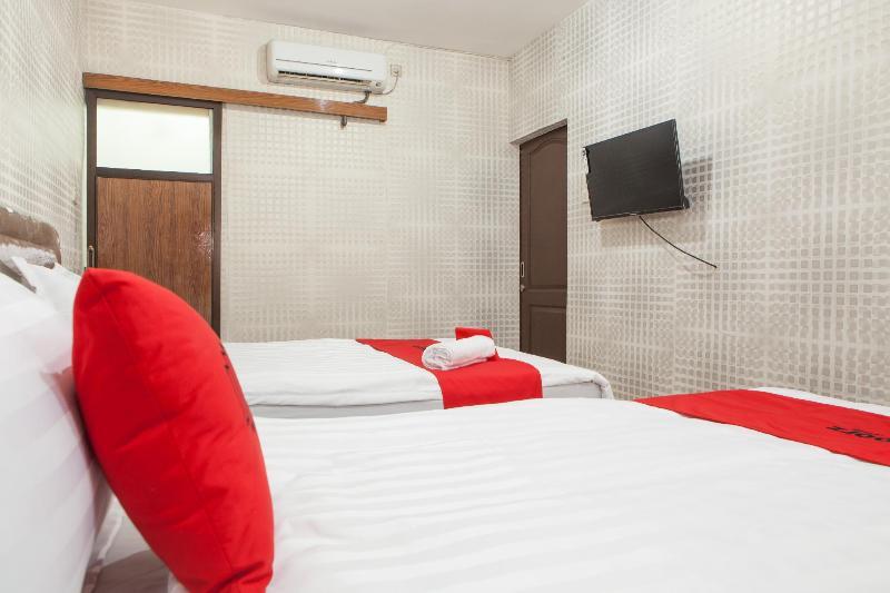 Reddoorz Near Pelabuhan Tanjung Perak 2 Surabaya Hotel Ngoại thất bức ảnh